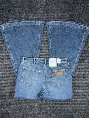 Wrangler Retro NWT High Rise Trumpet Super Flare Bell Bottom Jeans 31x34 Western